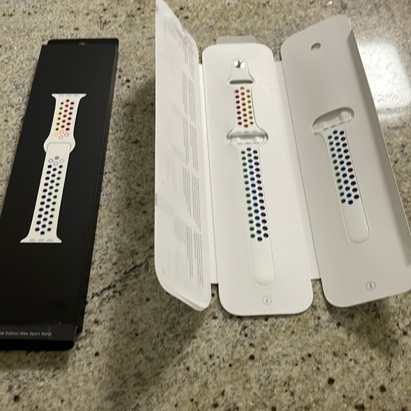 I have 7 Apple Watch 44mm Nike Sport Bands: - Picture 3 of 7